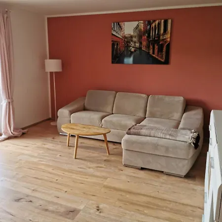 Apartment Gemuetliche 90 Qm In Saarburg, Zentral Gelegen, Garten Mit Aussicht, Separater Eingang *