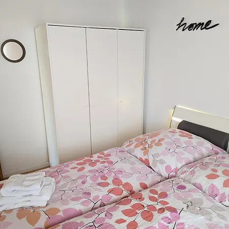 Apartment Gemuetliche 90 Qm In Saarburg, Zentral Gelegen, Garten Mit Aussicht, Separater Eingang *