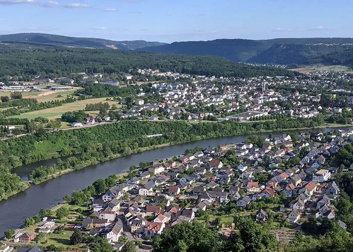 Gemuetliche 90 Qm In Saarburg, Zentral Gelegen, Garten Mit Aussicht, Separater Eingang דירה *