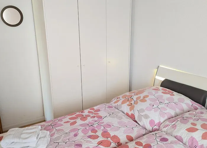 Apartment Gemuetliche 90 Qm In Saarburg, Zentral Gelegen, Garten Mit Aussicht, Separater Eingang *